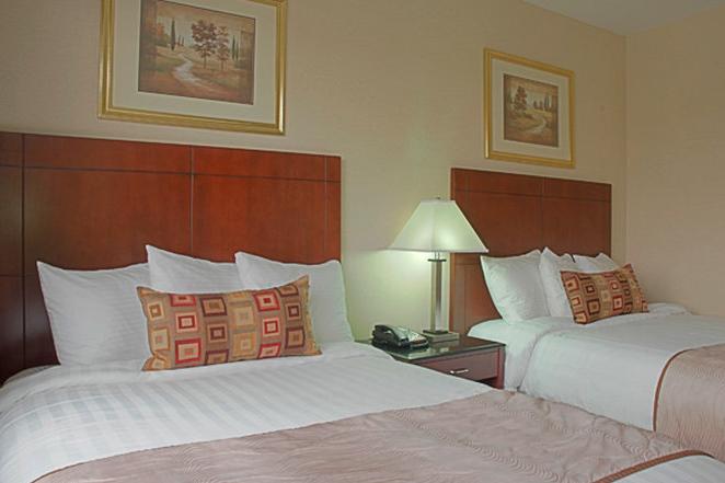 Best Western Plus Arena Hotel New York Exterior photo