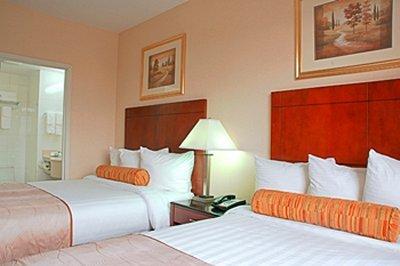 Best Western Plus Arena Hotel New York Exterior photo