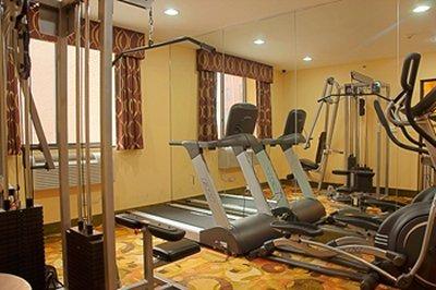 Best Western Plus Arena Hotel New York Exterior photo