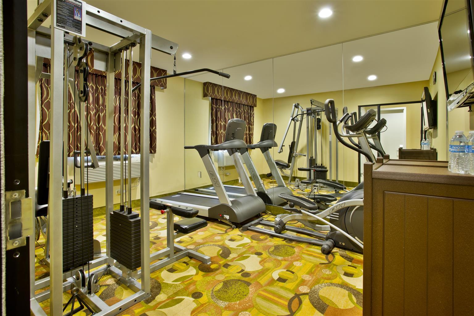 Best Western Plus Arena Hotel New York Exterior photo