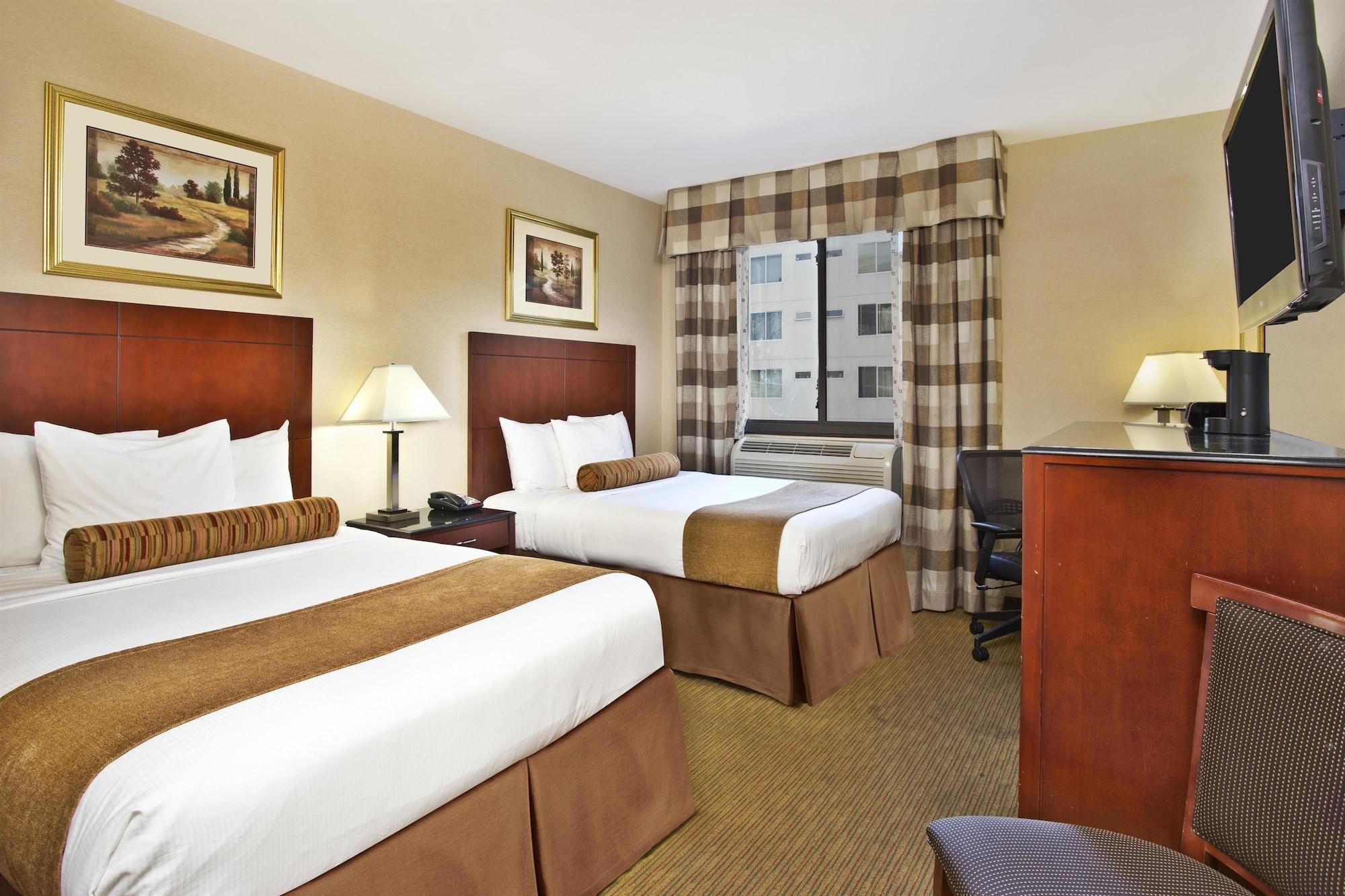 Best Western Plus Arena Hotel New York Exterior photo