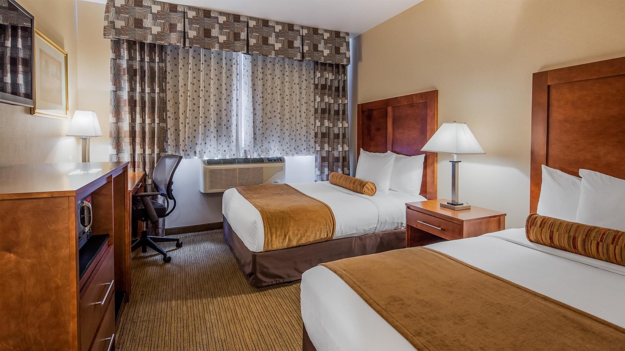 Best Western Plus Arena Hotel New York Exterior photo